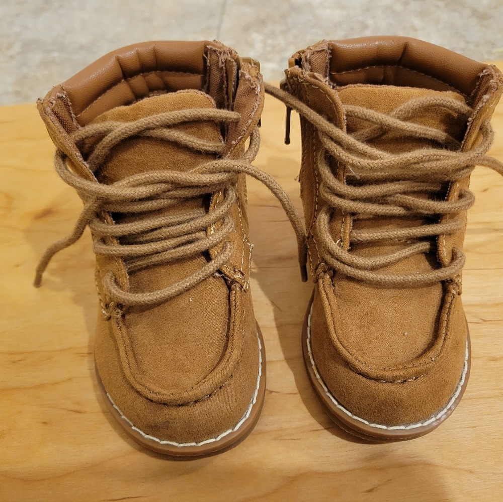 Old Navy size 5 boots